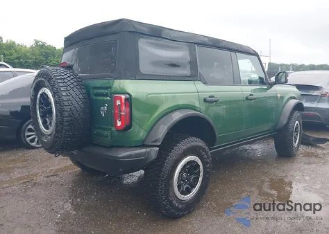 2023 Ford Bronco Badlands z USA, uszkodzony, nr VIN 1FMEE5DH1PLC07103